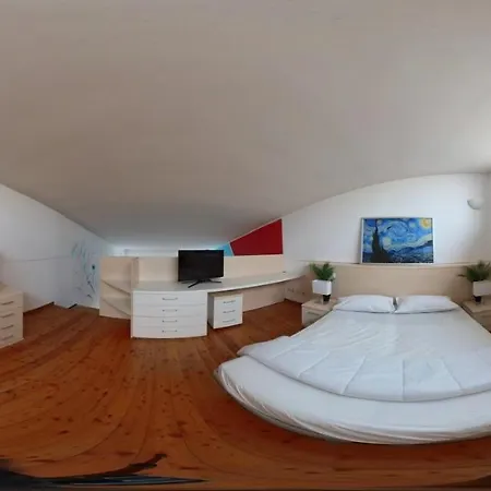 Urban Loft 25 Apartment